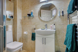 Bedroom One (En-Suite)- click for photo gallery